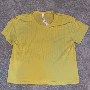 Womens lululemon tee shirt